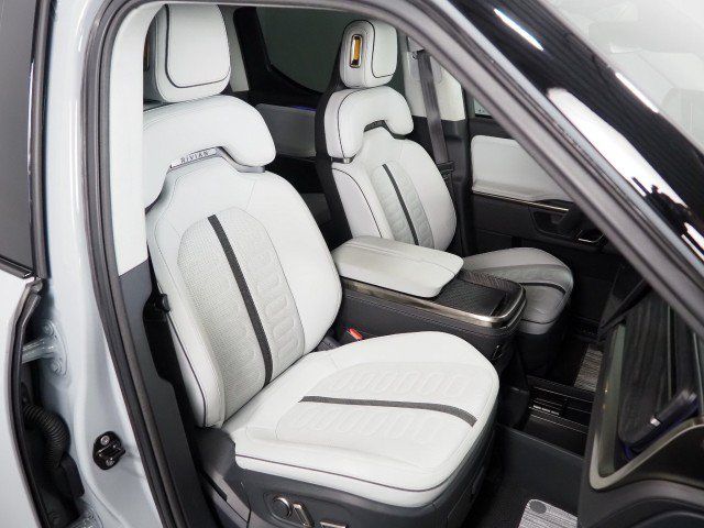 Used 2022 Rivian R1T AWD Adventure Quad image 2