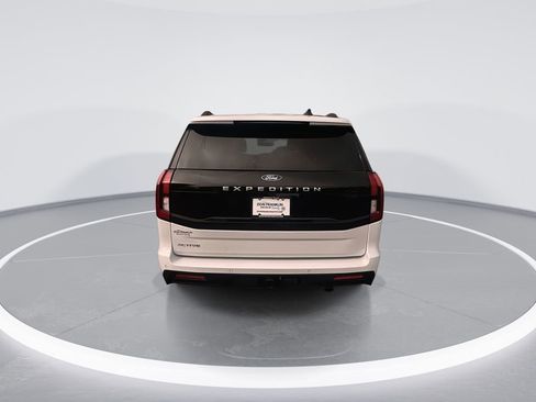 Used 2025 Ford Expedition Active image 7
