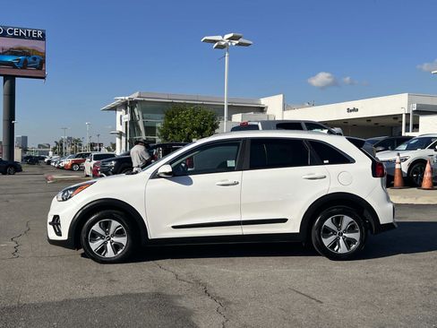 Used 2022 Kia Niro LX image 3