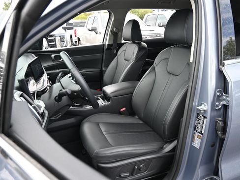 Used 2025 Kia Sorento S AWD/4WD image 18