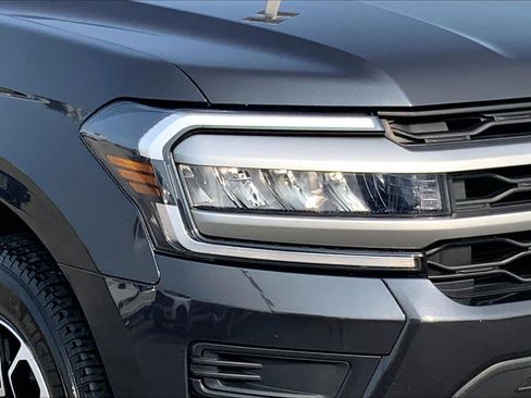 Used 2023 Ford Expedition XLT RWD image 24