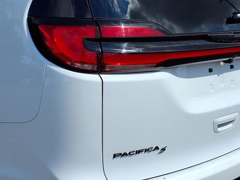 Used 2026 Chrysler Pacifica Limited w/ S Appearance Package FWD image 27