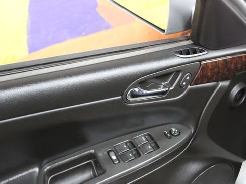 Used 2015 Chevrolet Impala LTZ FWD image 13