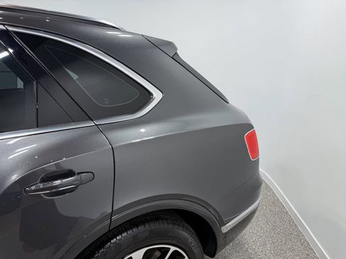Used 2018 Bentley Bentayga Activity AWD/4WD image 10