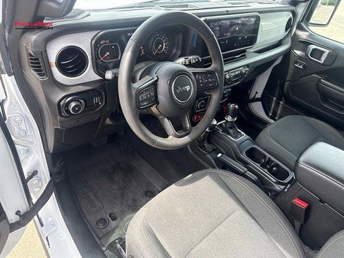 Used 2024 Jeep Wrangler Unlimited Sport AWD/4WD image 18