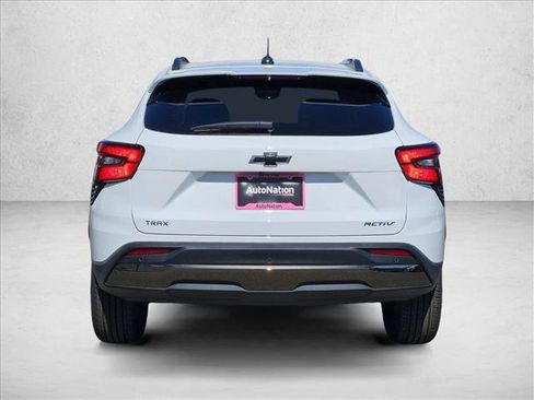 New 2026 Chevrolet Trax ACTIV w/ Sunroof Package FWD image 8
