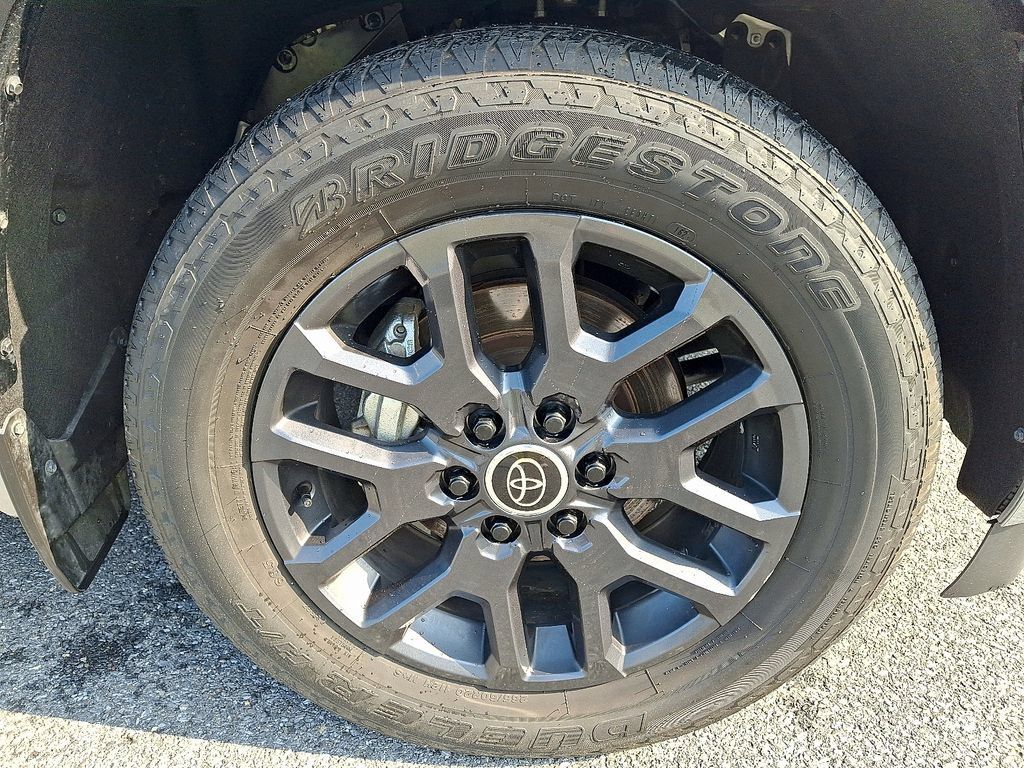 Used 2024 Toyota Sequoia Platinum AWD/4WD image 11