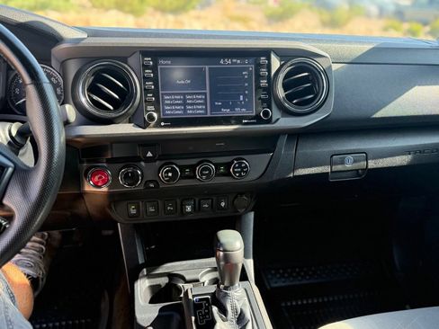 Used 2020 Toyota Tacoma TRD Off-Road w/ Technology Package AWD/4WD image 22