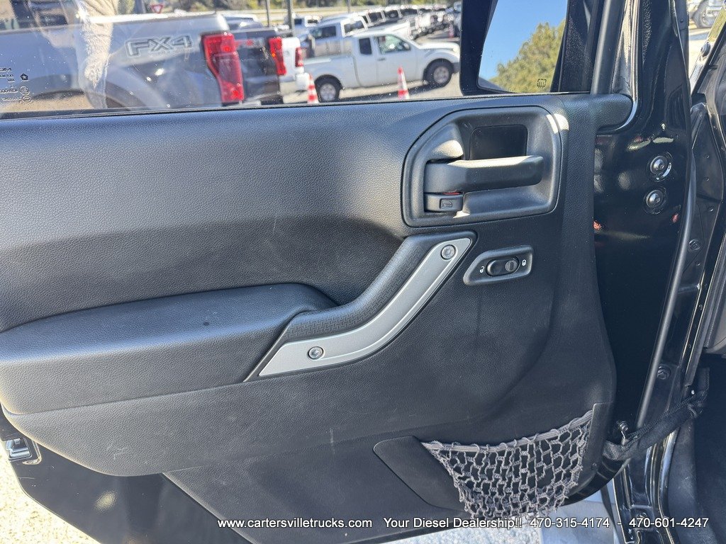 Used 2014 Jeep Wrangler Unlimited Sahara w/ Connectivity Group AWD/4WD image 12