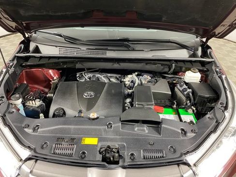 Used 2019 Toyota Highlander XLE AWD/4WD image 25