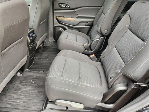 Used 2023 GMC Acadia SLE w/ Driver Convenience Package image 30