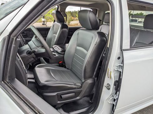 Used 2022 RAM 1500 Tradesman w/ Chrome Appearance Group AWD/4WD image 32