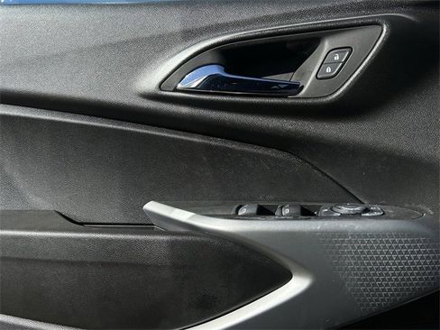 Used 2025 Chevrolet Trax RS image 27