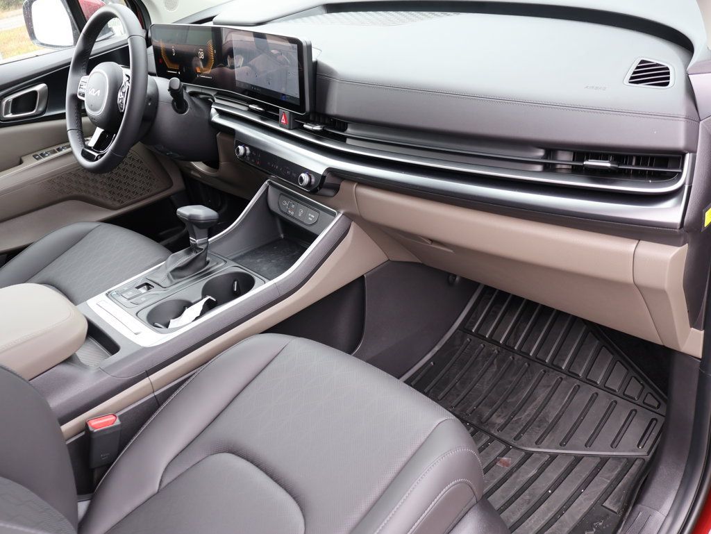 New 2025 Kia Carnival FWD image 10