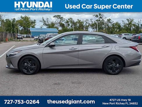 Used 2023 Hyundai Elantra SEL image 2