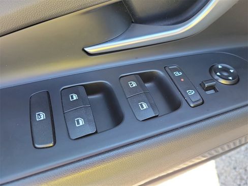 Used 2024 Hyundai Elantra SEL image 14