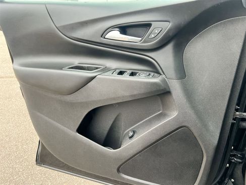 Used 2018 Chevrolet Equinox LT image 29