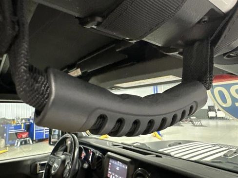 Used 2020 Jeep Wrangler Sport image 34