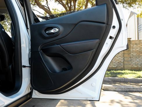 Used 2022 Jeep Cherokee Trailhawk w/ Premium Leather Package image 60