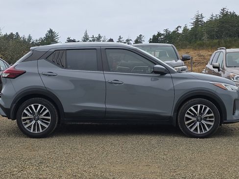 Used 2023 Nissan Kicks SV FWD image 4