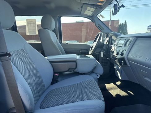 Used 2014 Ford F250 XLT w/ Snow Plow Prep Package image 28