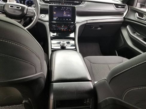 Certified 2024 Jeep Grand Cherokee Laredo w/ Luxury Tech Group I image 13