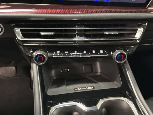 Used 2025 Chevrolet Traverse Z71 AWD/4WD image 25