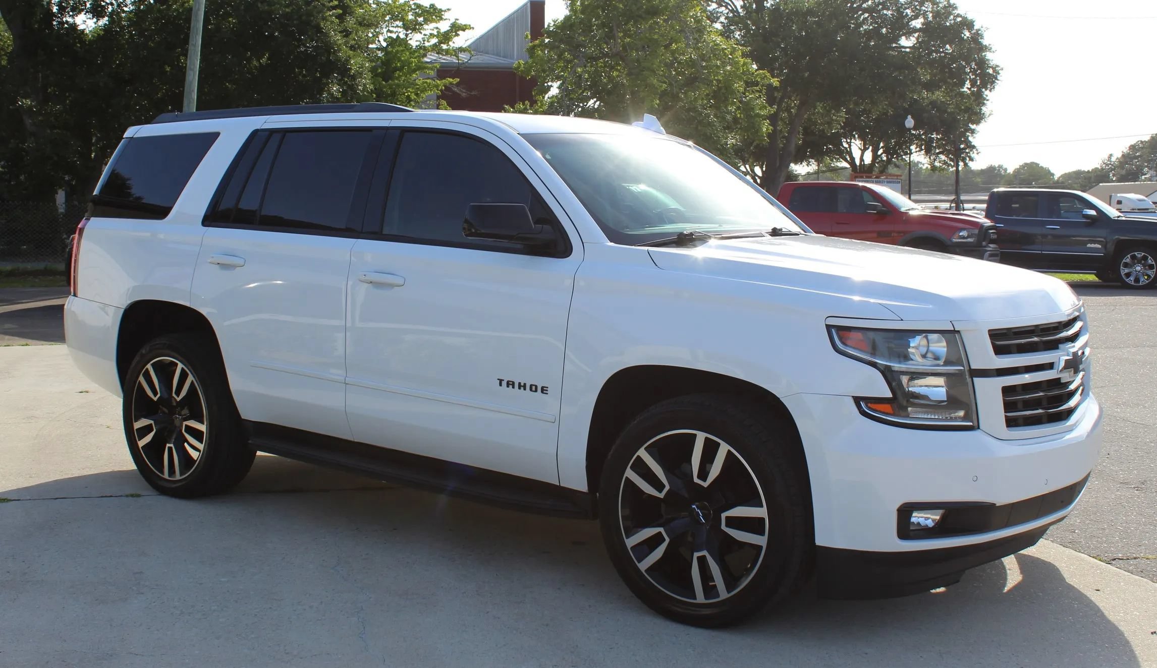 Used 2018 Chevrolet Tahoe Premier w/ RST 6.2L Performance Edition AWD/4WD image 7