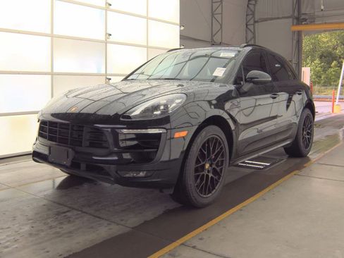 Used 2018 Porsche Macan GTS w/ Premium Package Plus AWD/4WD image 2