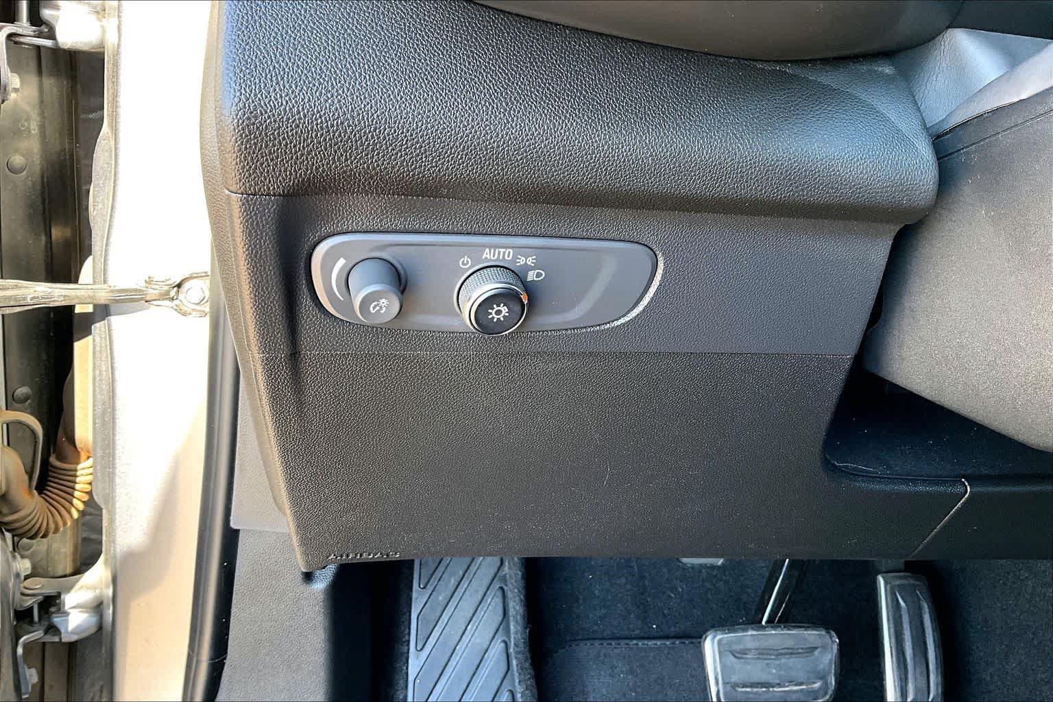 Used 2022 Buick Envision Preferred FWD image 21