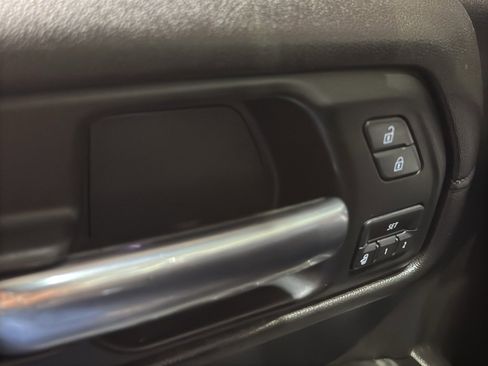 Used 2019 Chevrolet Silverado 1500 High Country w/ Technology Package AWD/4WD image 35