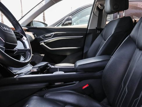 Used 2019 Audi e-tron Prestige w/ Prestige Package AWD/4WD image 20