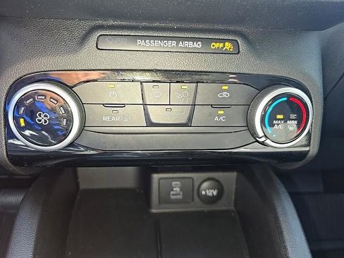 Used 2022 Ford Escape SE image 20