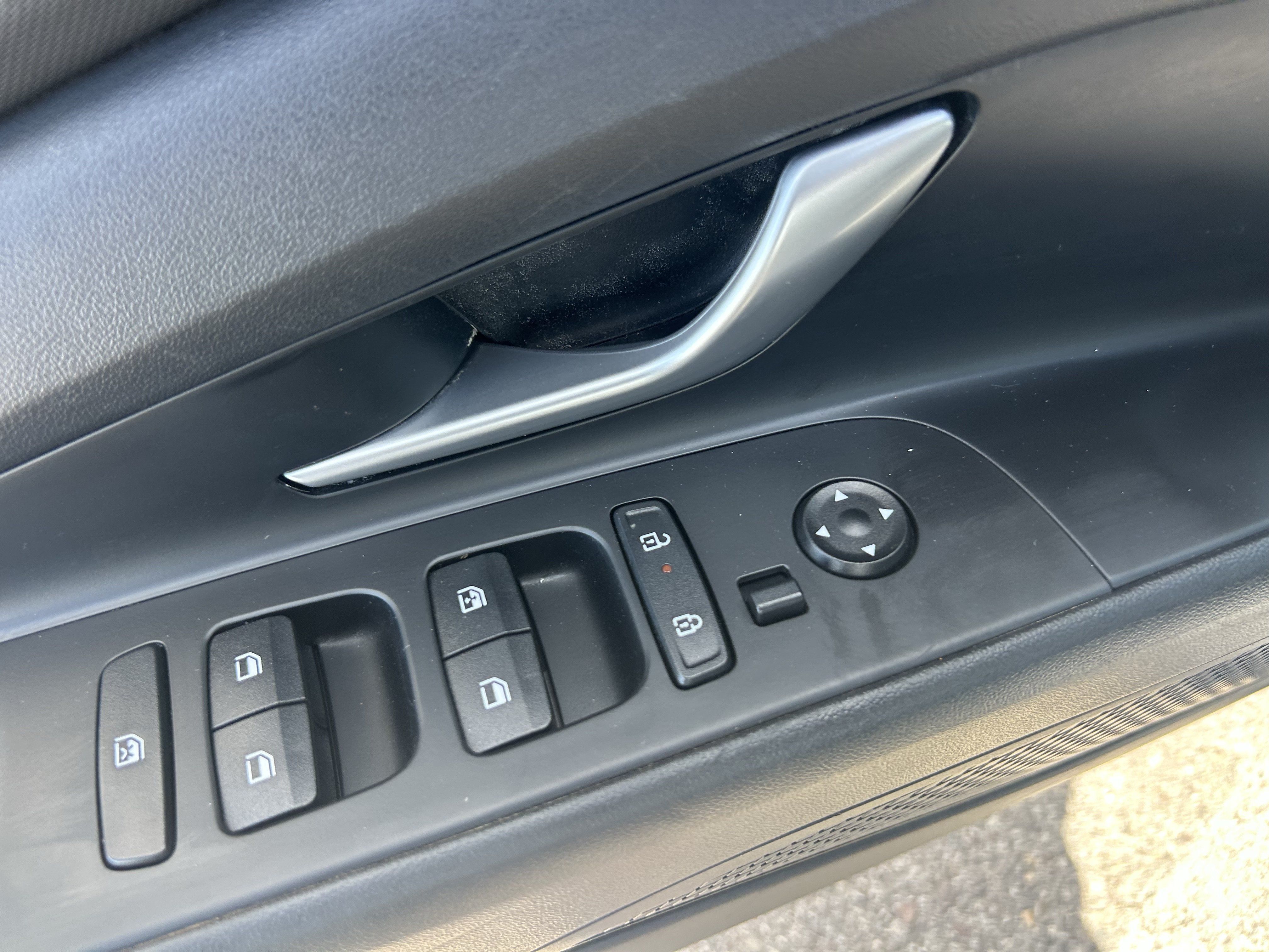 Used 2024 Hyundai Elantra Limited FWD image 30