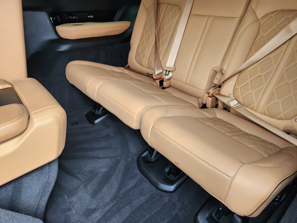 Used 2024 Jeep Grand Wagoneer Series III w/ Rear Seat Video Group 1 AWD/4WD image 10