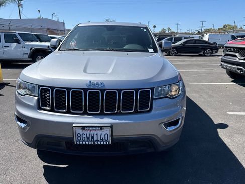 Used 2018 Jeep Grand Cherokee Laredo RWD image 4