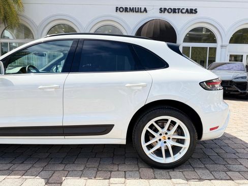 Used 2022 Porsche Macan AWD/4WD image 18