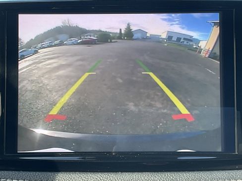 Used 2022 Chrysler Pacifica Touring-L image 16