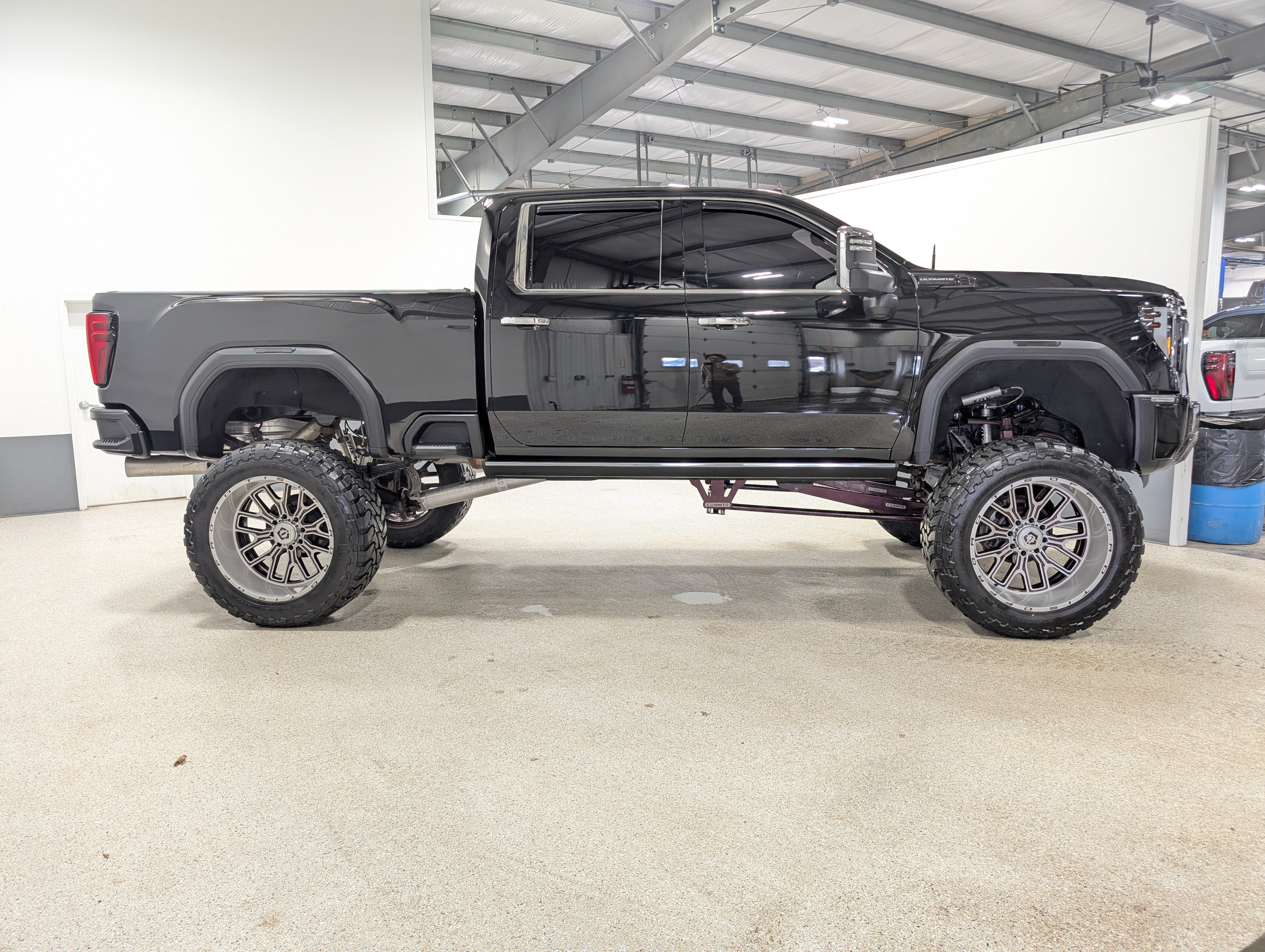 Used 2024 GMC Sierra 2500 Denali Ultimate AWD/4WD image 2