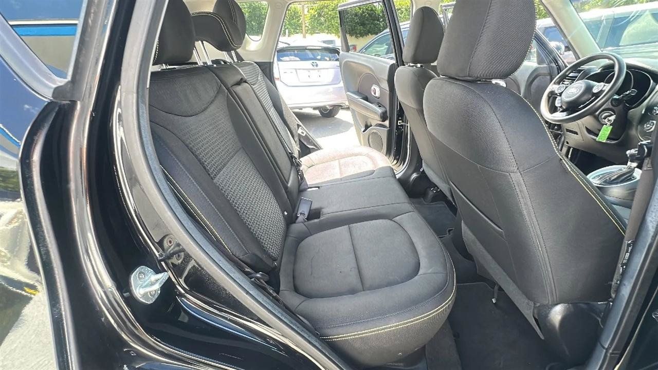 Used 2016 Kia Soul + FWD image 30