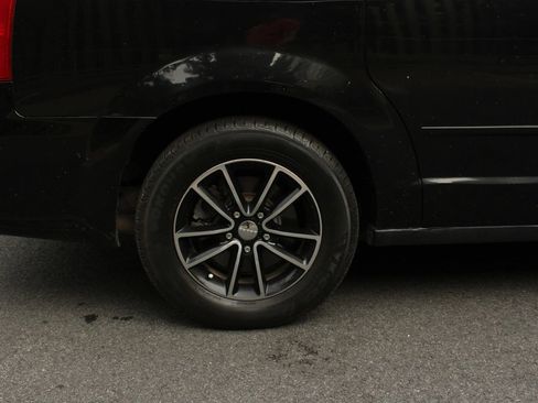 Used 2015 Dodge Grand Caravan SXT w/ Blacktop Package FWD image 5