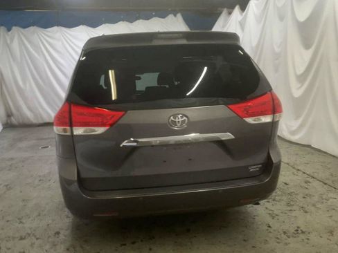 Used 2011 Toyota Sienna XLE image 7