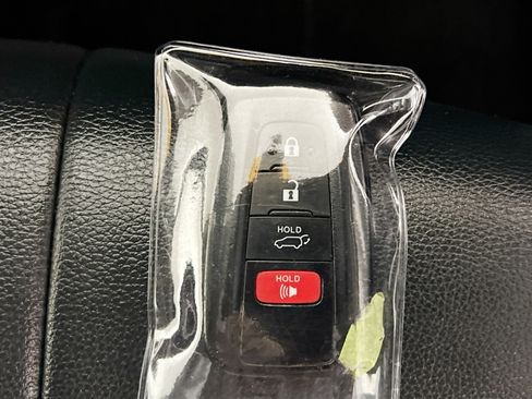 Used 2021 Toyota Highlander XLE FWD image 36