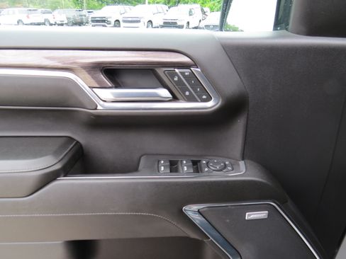 Used 2024 Chevrolet Silverado 1500 LTZ AWD/4WD image 16