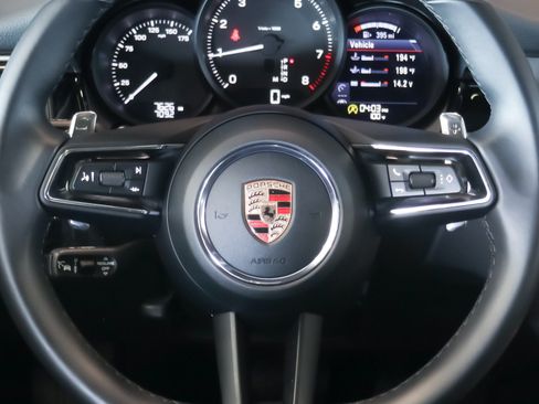 Certified 2026 Porsche Macan AWD/4WD image 17