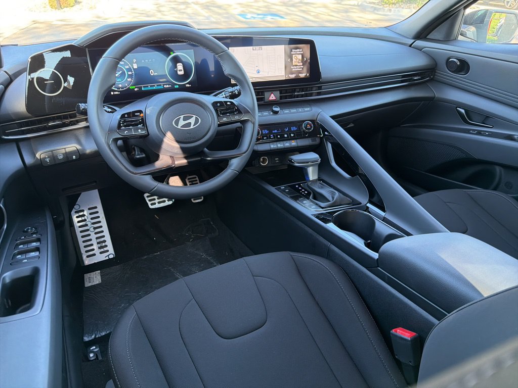 New 2025 Hyundai Elantra SEL FWD image 13