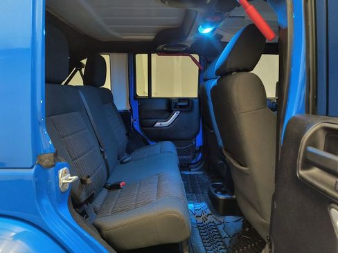Used 2012 Jeep Wrangler Unlimited Rubicon w/ Connectivity Group AWD/4WD image 27