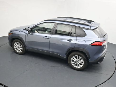Used 2025 Toyota Corolla Cross LE AWD/4WD image 28