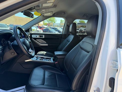 Used 2022 Ford Explorer Limited w/ Limited Technology Package AWD/4WD image 5