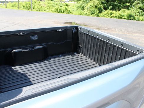 Used 2025 Toyota Tacoma SR5 AWD/4WD image 12